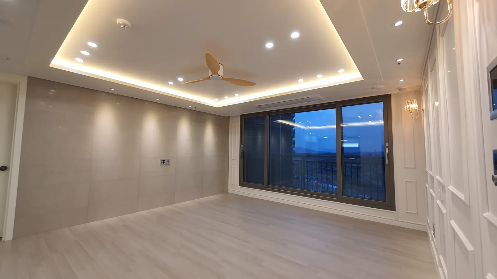 거실 천장·조명공사 완공 사진